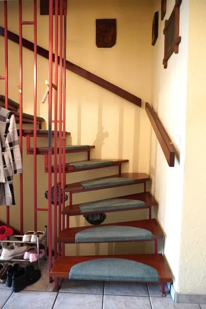 Treppe ins Obergeschoss