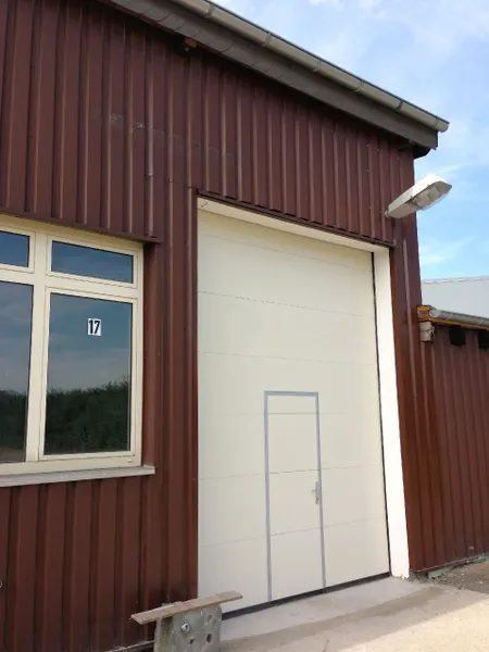 Produktions- bzw. Lagerhalle in verkehrsgünstiger Lage