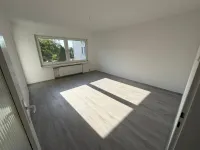 Sehr schöne 2 Zimmer-Wohnung im 2 mit kl. Balkon und neuem Wannenbad in EssenWest/Frohnhausen