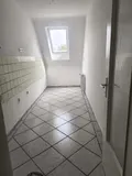 Sehr schöne 2 Zimmer-DG-Wohnung OHNE Balkon mit innen liegendem Wannenbad in EssenWest/Frohnhausen