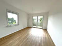 Wohnzimmer mit Balkon
