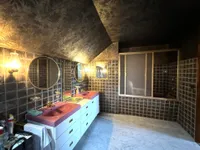 Badezimmer mit Badewanne...
