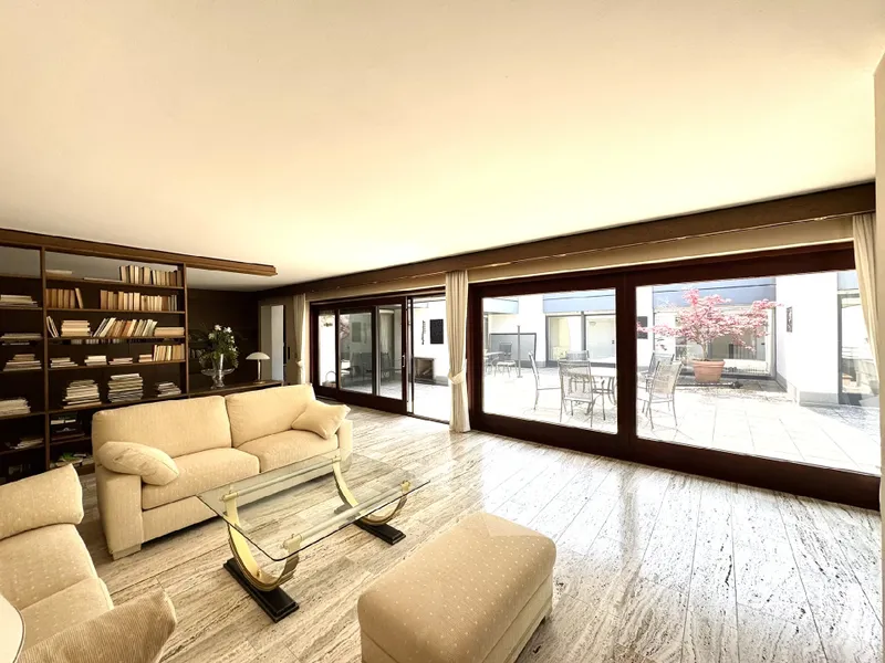 Wohnzimmer mit Terrassenzugang