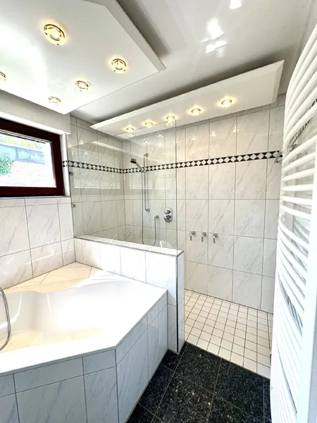 modernisiertes Masterbad