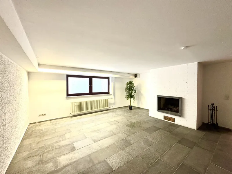 Hobby-/Partyraum mit Kamin