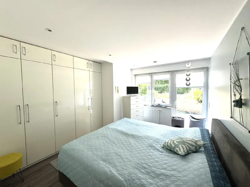 Schlafzimmer mit Einbauschrank