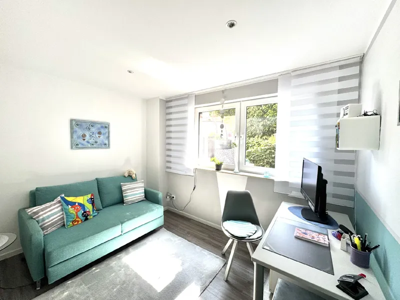 Arbeits- oder Kinderzimmer