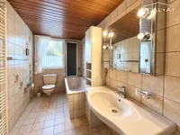 Badezimmer im Erdgeschoss