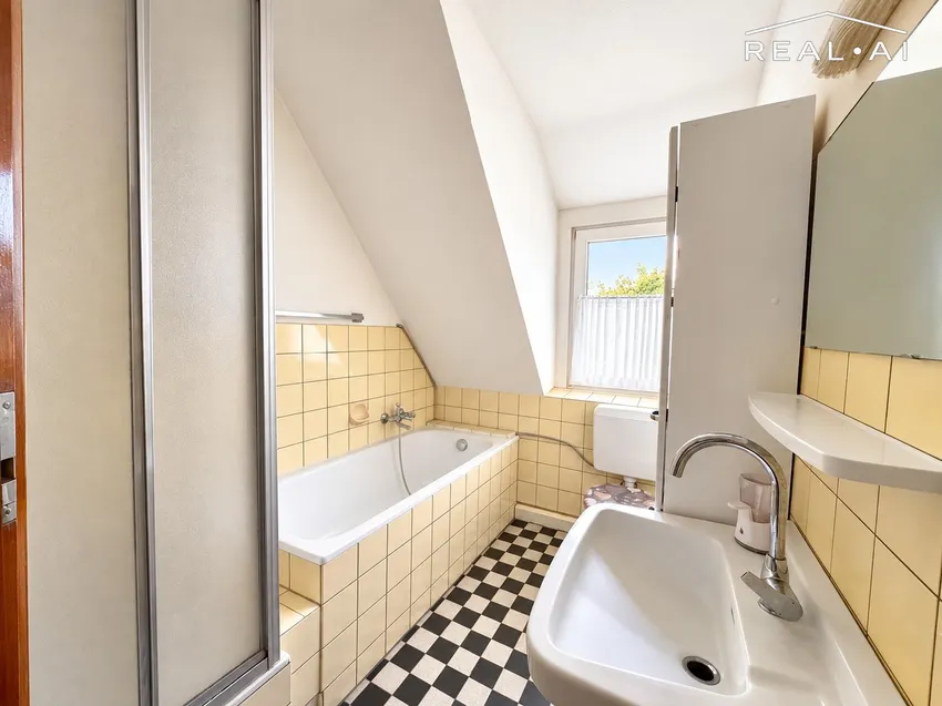 Badezimmer im Dachgeschoss