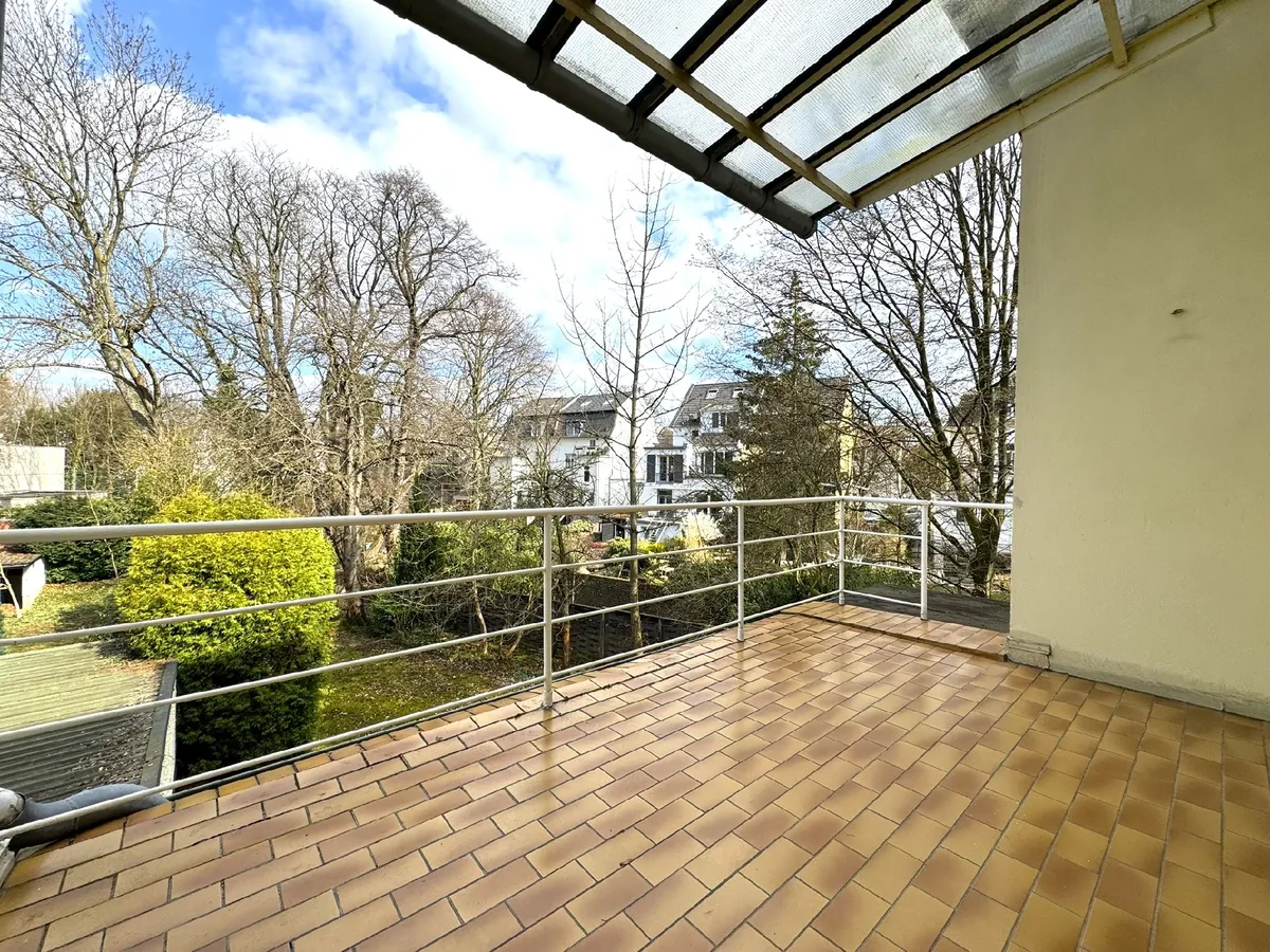 ...mit Balkon zum Garten