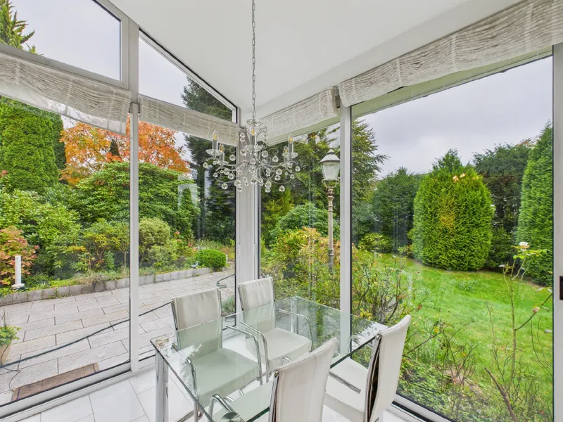 Wintergarten mit Blick ins Grüne