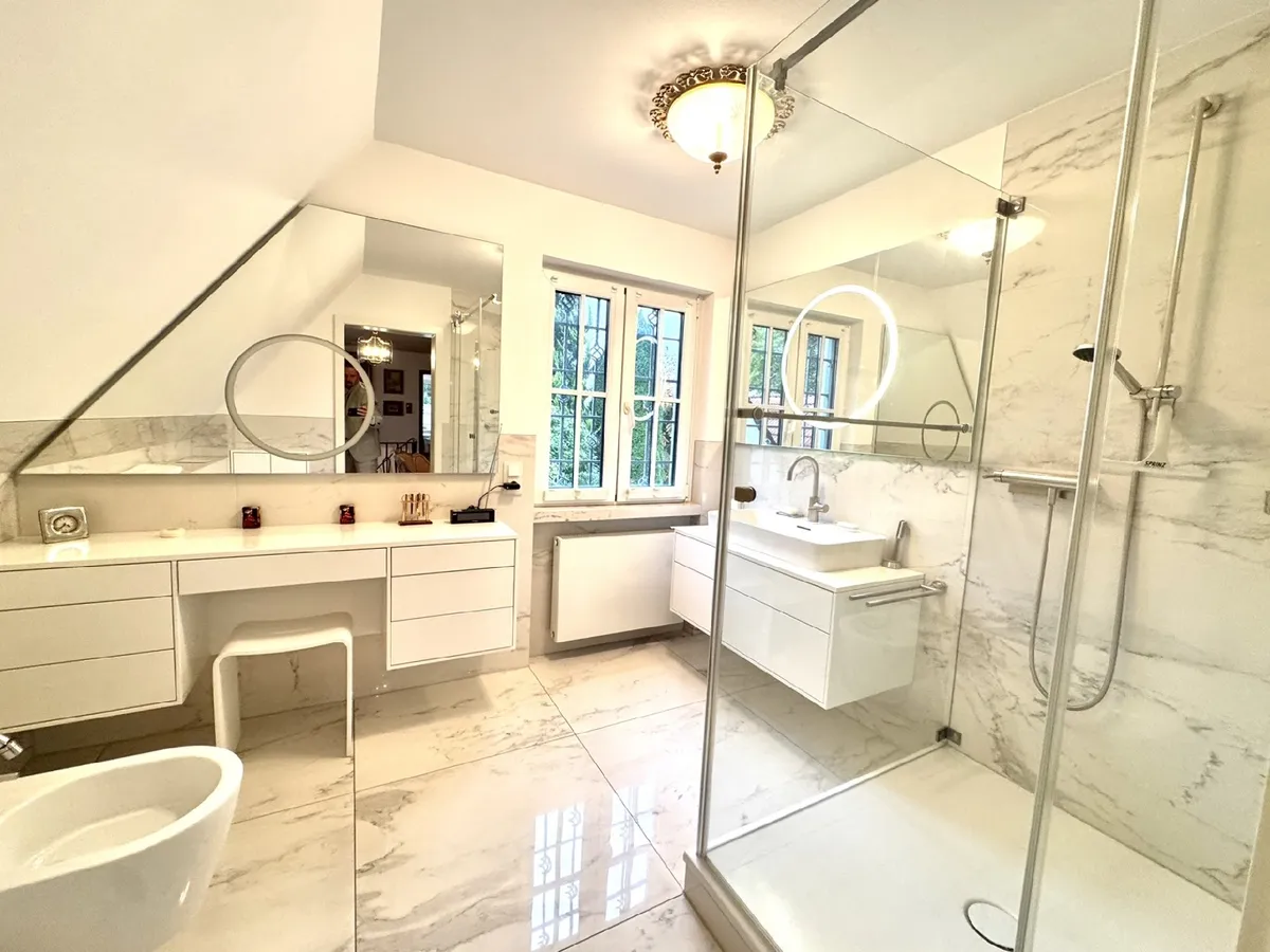 neuwertiges Badezimmer