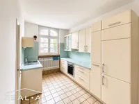 Küche mit Abstellkammer