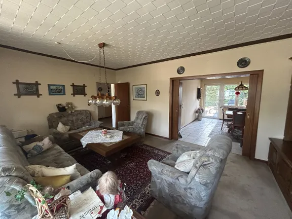 Wohnzimmer Blick ins Esszimmer