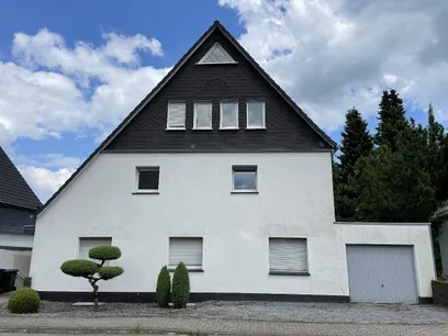 Straßenansicht Garage