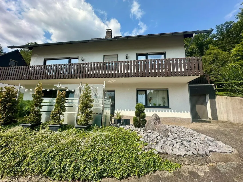 Straßenansicht Sommer