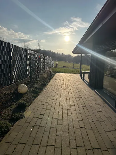 Terrasse hinterm Haus