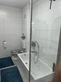 Bad mit Wanne u. Dusche