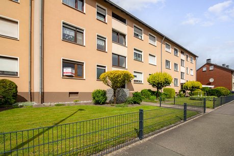 Das charmante Mehrfamilienhaus aus dem Jahr 1967 besticht durch seine zeitlose Architektur