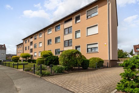 Das charmante Mehrfamilienhaus aus dem Jahr 1967 besticht durch seine zeitlose Architektur