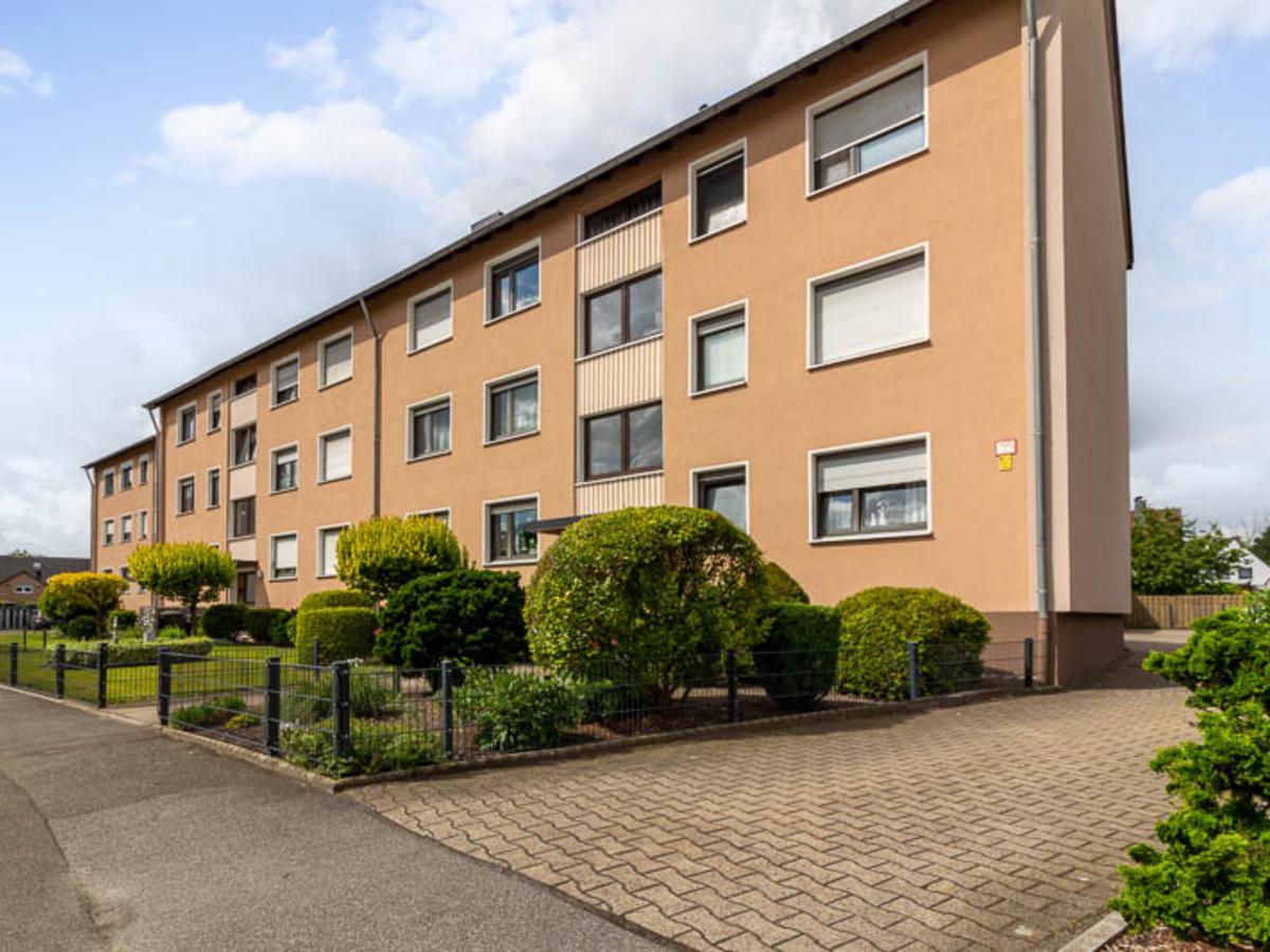 Das charmante Mehrfamilienhaus aus dem Jahr 1967 besticht durch seine zeitlose Architektur