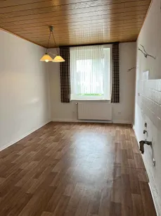 Die Küche im Obergeschoss wartet darauf in ein Kochparadies verwandelt zu werden!