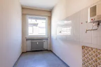 Perfekt geeignet für Ihre individuelle Traumküche - lichtdurchflutete Küche mit Blick nach draußen.