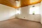 Perfekt für konzentriertes Arbeiten oder erholsamen Schlaf - ruhiges Zimmer mit Blick ins Grüne.