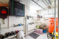 Technikraum mit Platz für die Heizungsanlage und Stauraum.