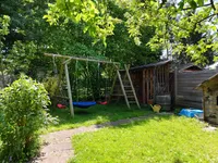 viel Platz für Kinder und Tiere