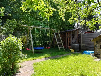 viel Platz für Kinder und Tiere