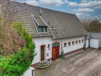 Wohnhaus und Gewerbefläche