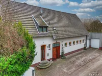 Wohnhaus und Gewerbefläche