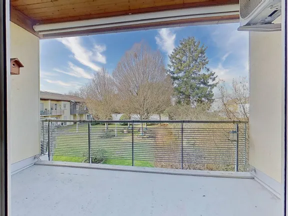 einer von zwei Balkonen