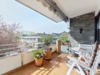 mit großer Terrasse