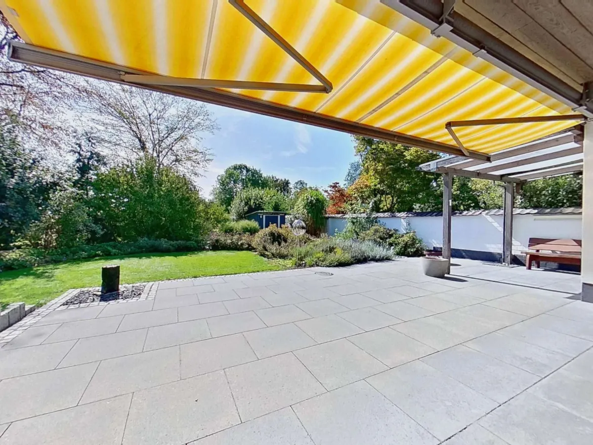 Terrasse mit elektr. Markise