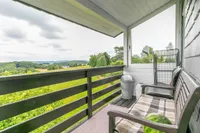 Überdachter Balkon