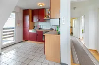 Küche mit Zugang zum Balkon
