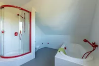Wanne + Dusche!