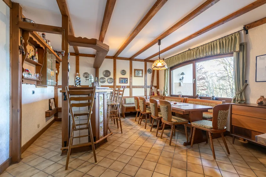 Gesellschaftsraum mit Bar