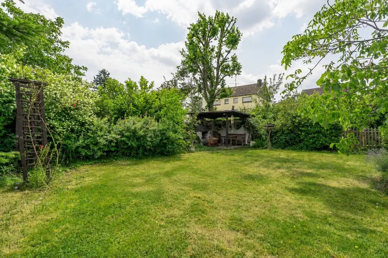 Garten mit Freisitz