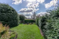 Wunderschöner Garten mit Teich