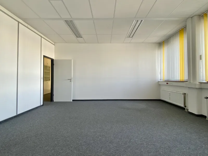 1. Büroraum links / Büro II