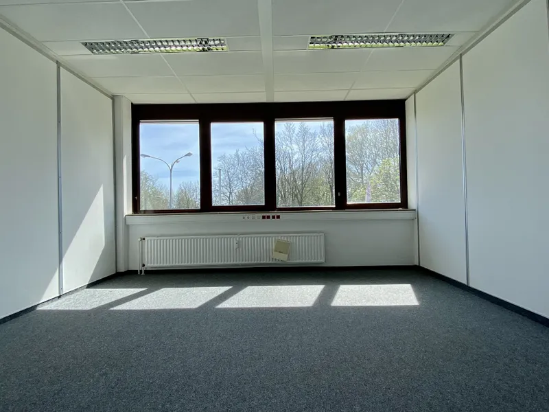 2. Büroraum rechts / Büro II