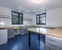 Freisteh. Büro-/Praxisgebäude - Zentrale Lage, moderne Ausstattung, ideale Geschäftsmöglichkeiten!