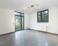 Freisteh. Büro-/Praxisgebäude - Zentrale Lage, moderne Ausstattung, ideale Geschäftsmöglichkeiten!