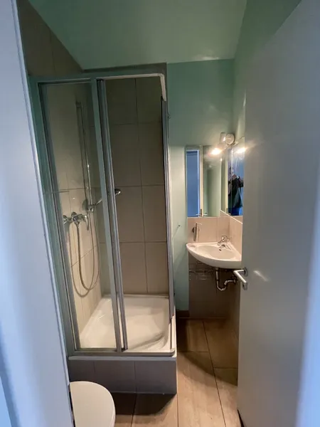 Gäste-WC mit Dusche