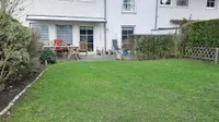 Mehr als nur vier Wände: Wohnen auf zwei Ebenen mit Terrasse und Garten!