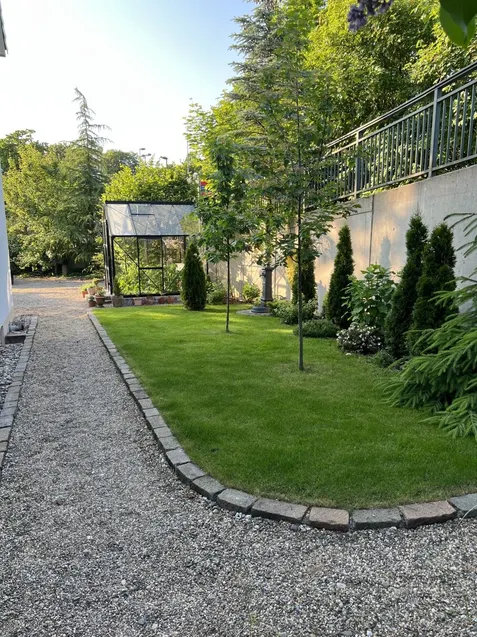 Garten seitlich