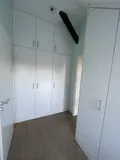 mit Zugang zur Ankleide
